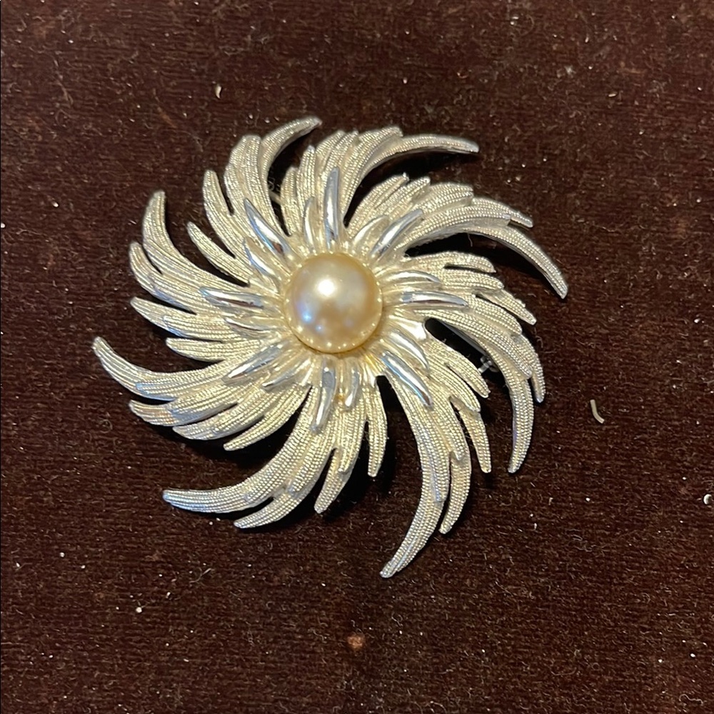Sarah Coventry Silver Cream Starburst Brooch